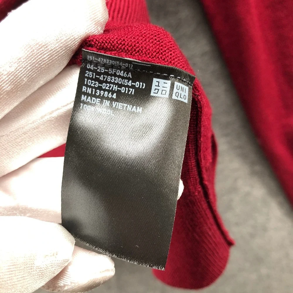 Uniqlo Extra Fine Merino Crew Neck Sweater Mens Medium Red Wool Knit Casual Top